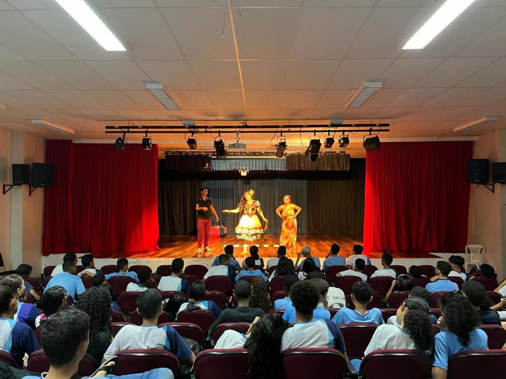 Aracaju 169 anos: SMTT apresenta espetáculo teatral a alunos da rede municipal de ensino - SMTT Aracaju